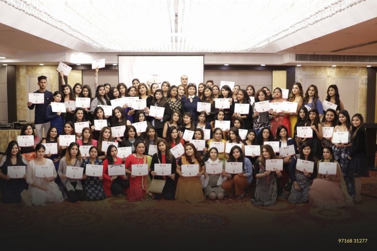 Why Choose SS Makeup Academy to Be A Celebrity Makeup Artist.